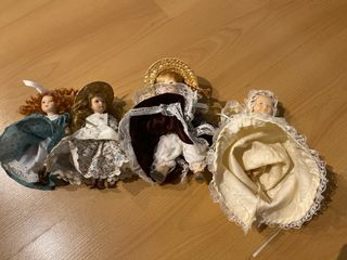 4 Muñecas porcelana. 15 cm. Colección.