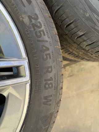 Llanta Mercedes Clase 220 AMG 18 con Neumáticos