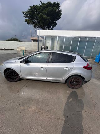 Renault 1.5 2010  motor dañado