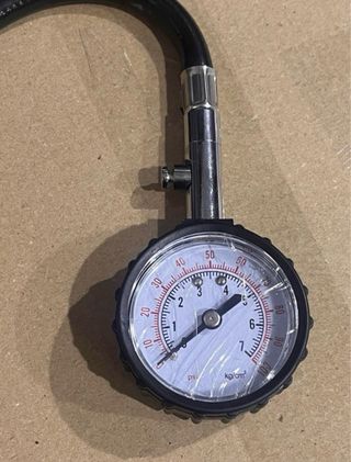 MEDIDOR DE PRESION DE NEUMÁTICOS