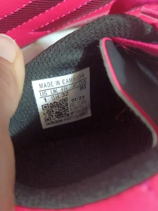 Botas de fútbol talla 32 Adidas rosas y negras