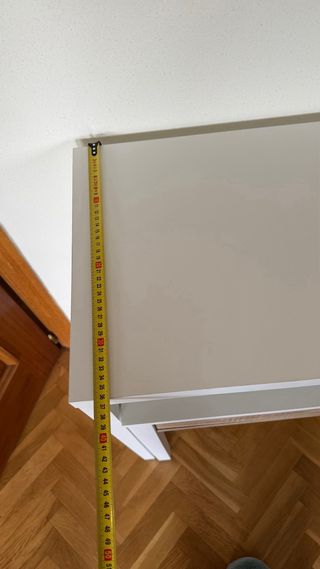 Escritorio blanco y madera con 2 cajones