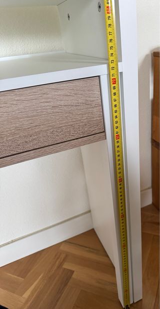 Escritorio blanco y madera con 2 cajones