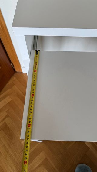 Escritorio blanco y madera con 2 cajones