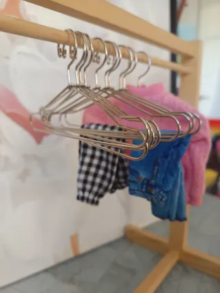 Percheros de muñeca Armario con Perchas