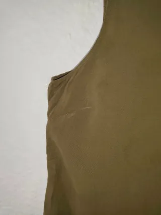 Blusa sin mangas verde con cuello negro Stradivari