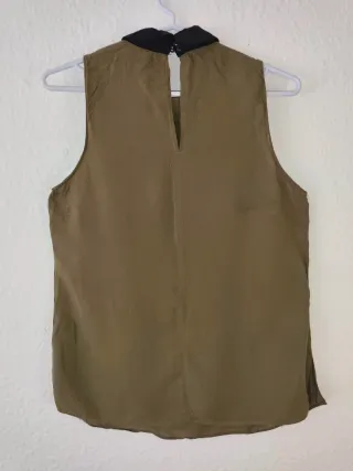 Blusa sin mangas verde con cuello negro Stradivari