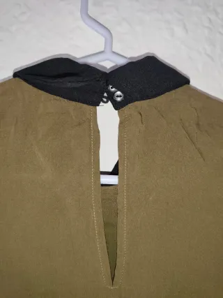 Blusa sin mangas verde con cuello negro Stradivari