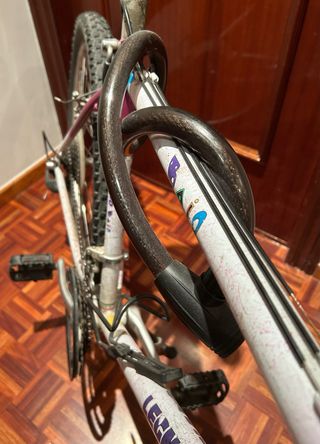Bicicleta Aro 26 en buen estado, incluye candado.