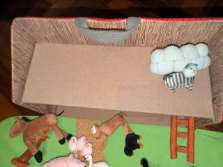 Granja de juguete en tela Ikea