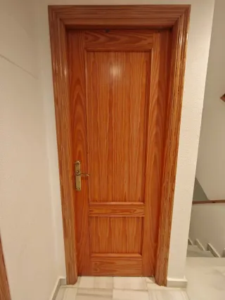 Puerta de madera interior 88'5x210