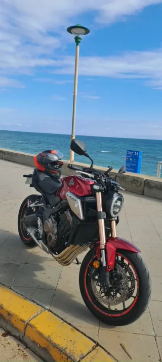 Honda CB650R Roja 2022