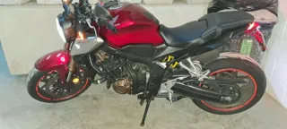 Honda CB650R Roja 2022