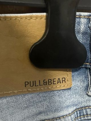 Pantalones vaqueros rotos Pull and Bear