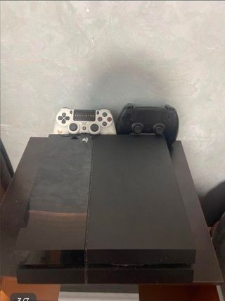 PS4 Fat Negra + 2 Mandos + 2 Juegos + Cables