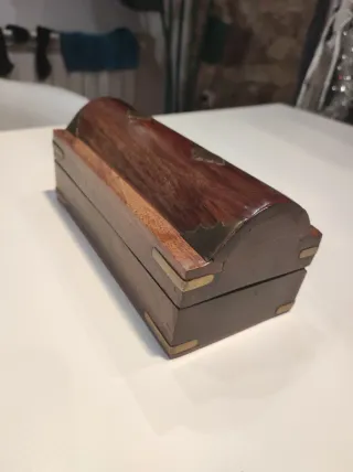 Caja joyero madera con detalles metálicos