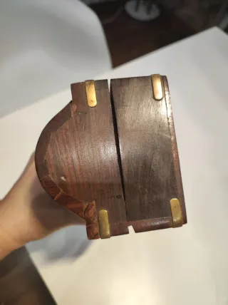 Caja joyero madera con detalles metálicos