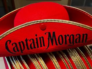 23 Sombreros Piratas Capitán Morgan Rojo