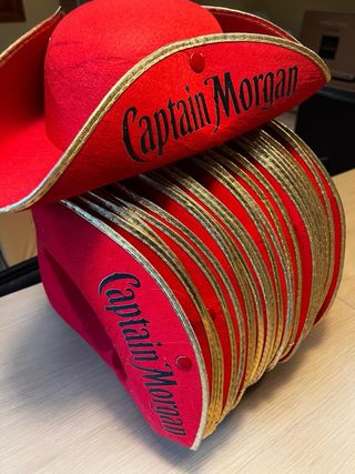 23 Sombreros Piratas Capitán Morgan Rojo
