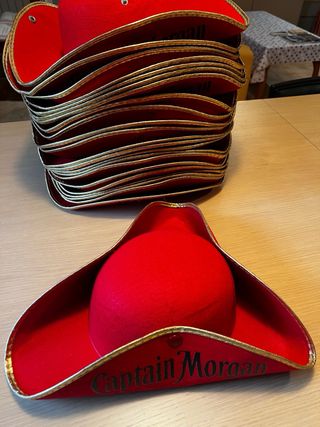 23 Sombreros Piratas Capitán Morgan Rojo