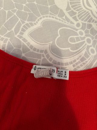 Top/Camiseta Roja Manga Corta Stradivarius Talla S