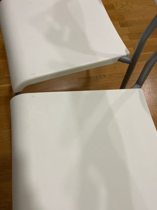 Mesa de cristal y metal y sillas (4u)