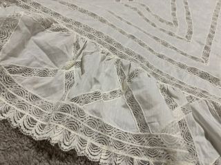 Manteleta de fallera antigua encaje y volantes