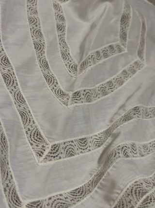 Manteleta de fallera antigua encaje y volantes