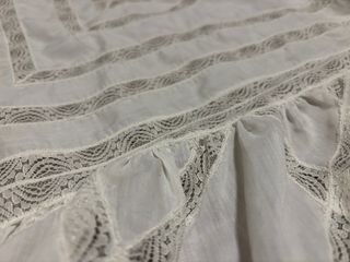 Manteleta de fallera antigua encaje y volantes