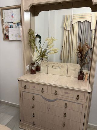 Armario y cómoda de madera