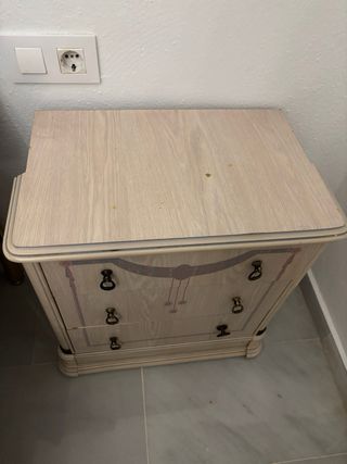 Armario y cómoda de madera