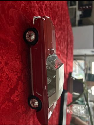 Ford Mustang cabrio 1/24 con fascicolo