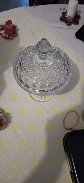 Cristaleira de vidro com tampa