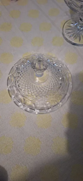 Cristaleira de vidro com tampa