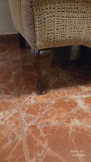 2 Sillones Orejeros Tela Beige y Marrón