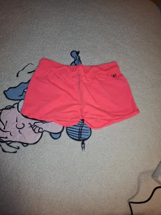 Pantalones cortos rosas con bordado