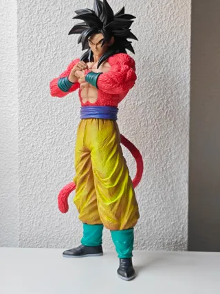 Figura Goku SSJ4 JT 53cm Dragon Ball