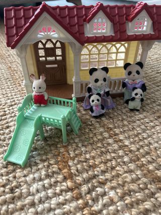 Casa Sylvanian Families con familia panda