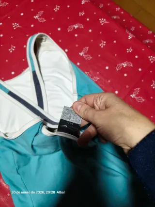 Camiseta deportiva Nike azul y blanca