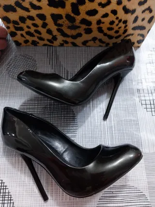 Zapatos de salón negros Primadonna