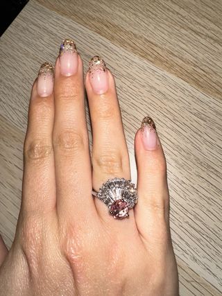 Anillo Swarovski con piedra rosa y detalles platea