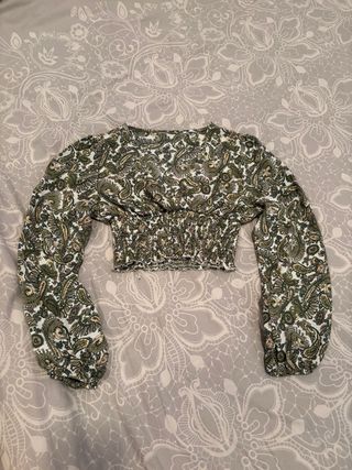 Blusa Shein caqui estampado paisley