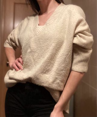 Jersey Stradivarius S beige cuello pico