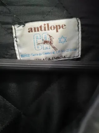 Cazadora de piel negra