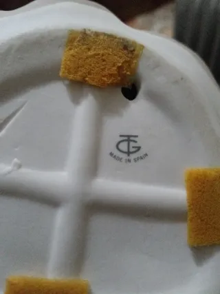 Figura de porcelana mujer con sombrero