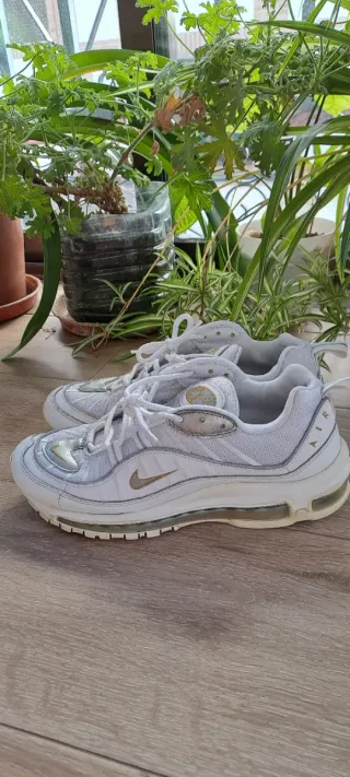 Zapatillas Nike Air Max 98 Blancas y Doradas