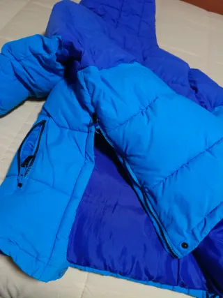 Plumas sintético azul y celeste Talla M