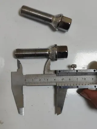 JUEGO DE SEPARADORES 2 CM CON TORNILLOS INCLUIDOS.