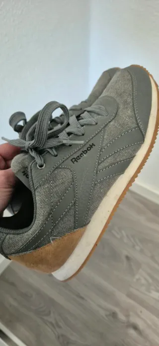 Zapatillas Reebok grises y marrones