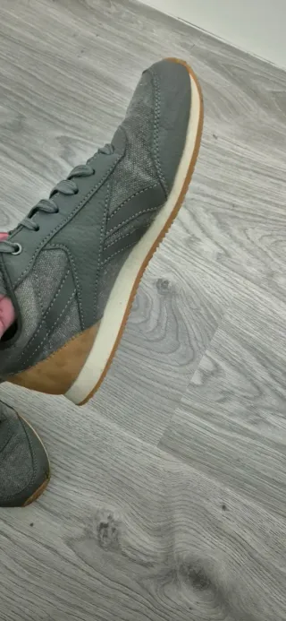 Zapatillas Reebok grises y marrones